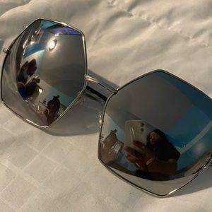 SUNGLASSES 106